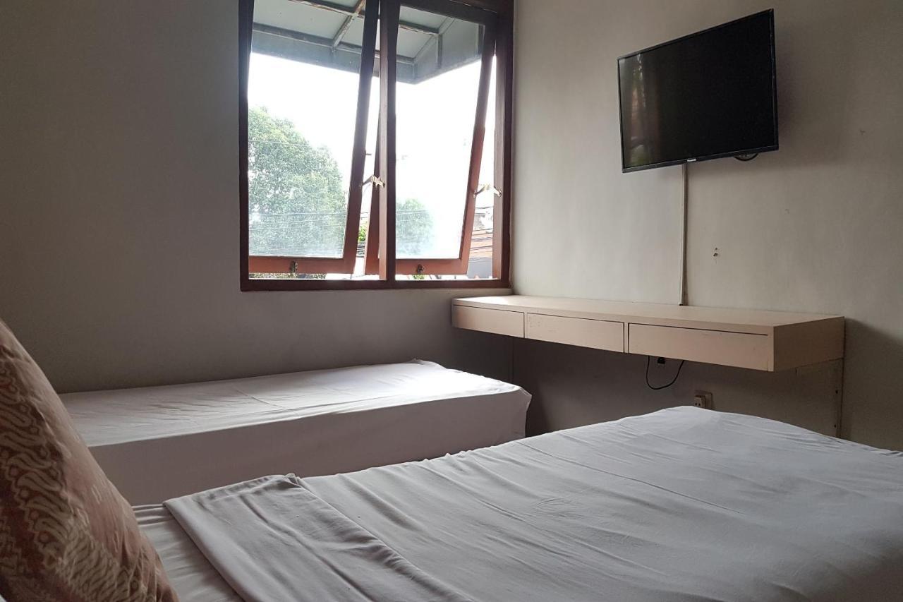 Oyo 3819 Hotel Winotosastro Yogyakarta Bagian luar foto