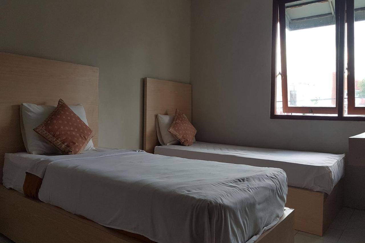 Oyo 3819 Hotel Winotosastro Yogyakarta Bagian luar foto