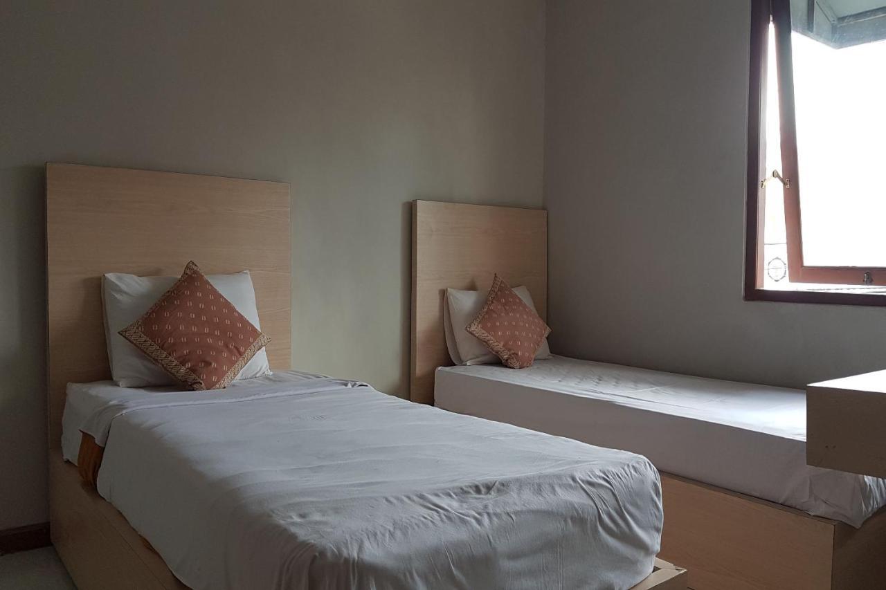 Oyo 3819 Hotel Winotosastro Yogyakarta Bagian luar foto