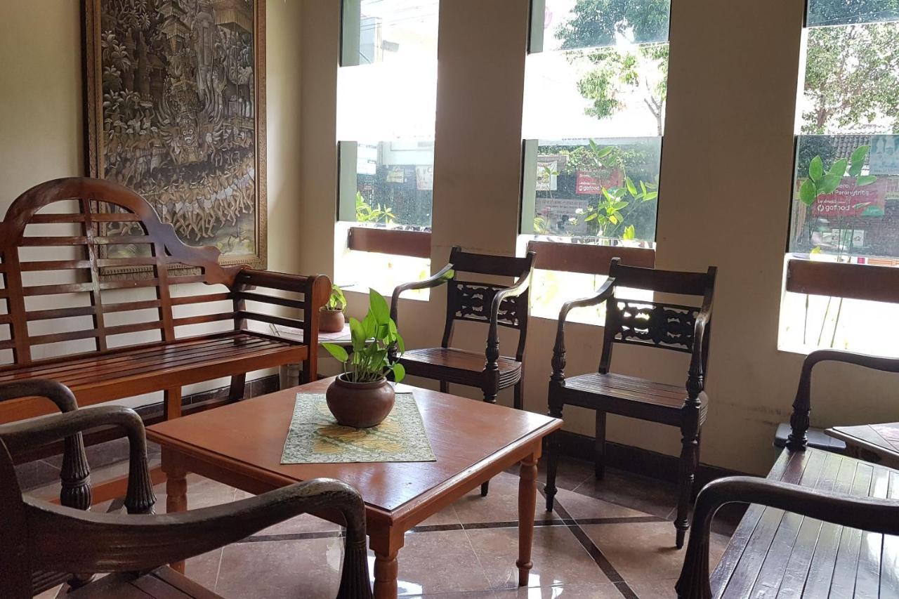 Oyo 3819 Hotel Winotosastro Yogyakarta Bagian luar foto