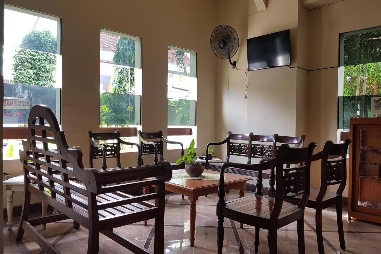 Oyo 3819 Hotel Winotosastro Yogyakarta Bagian luar foto