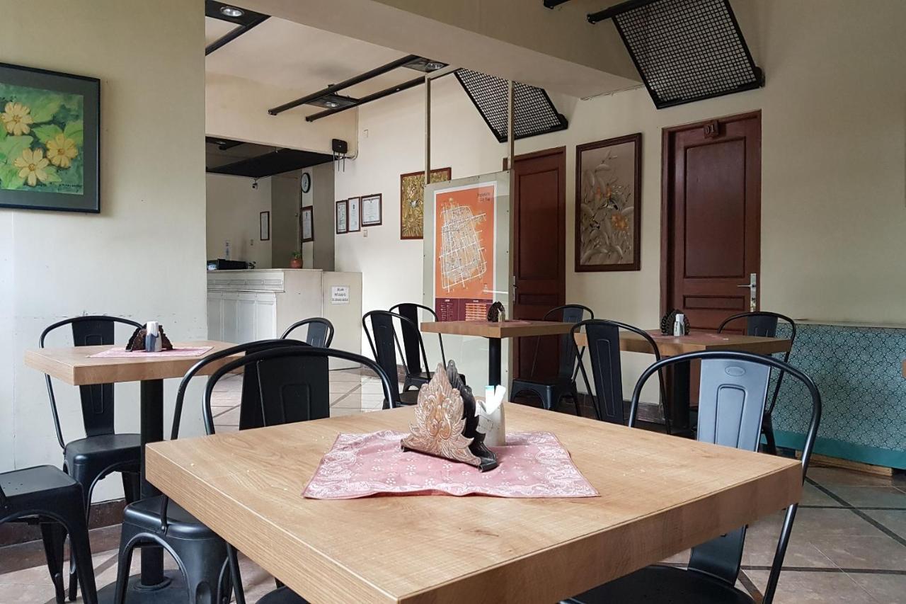 Oyo 3819 Hotel Winotosastro Yogyakarta Bagian luar foto