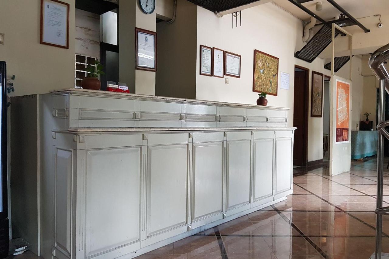 Oyo 3819 Hotel Winotosastro Yogyakarta Bagian luar foto